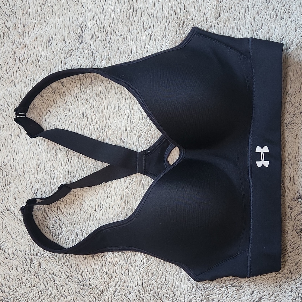 EUC Under Armour sports bra size 32C womens black adjustable strap